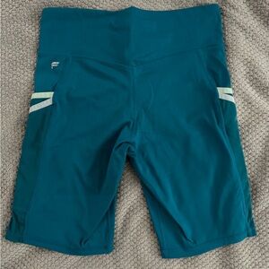Fabletics Trinity Mid-Rise Pocket 9” Short, Size Small